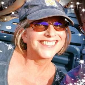 Meet your Posher, Leeann